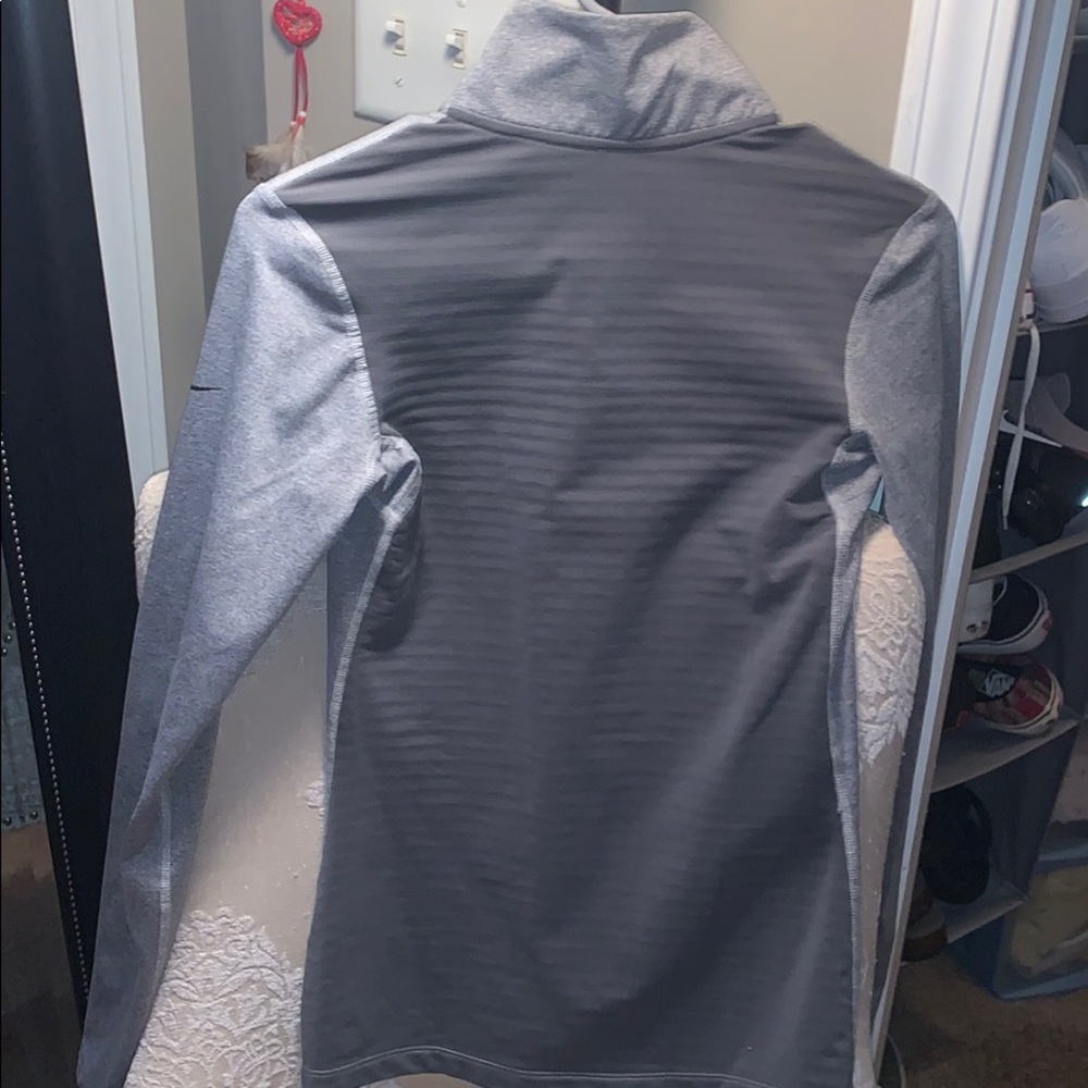 nike pullover - Picture 4 of 4